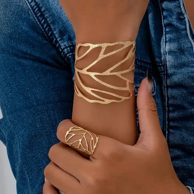 Винтажна наруквица са дизајном листа