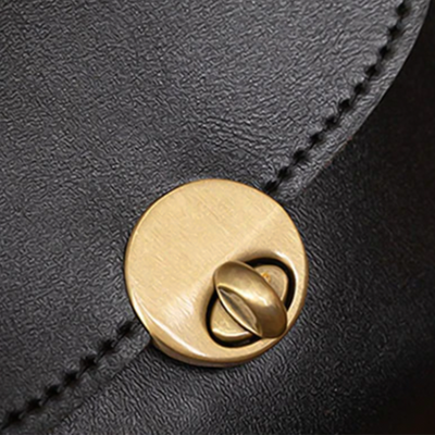 Винтиџ Kiss-Lock торба – неопходан модни детаљ у ретро стилу