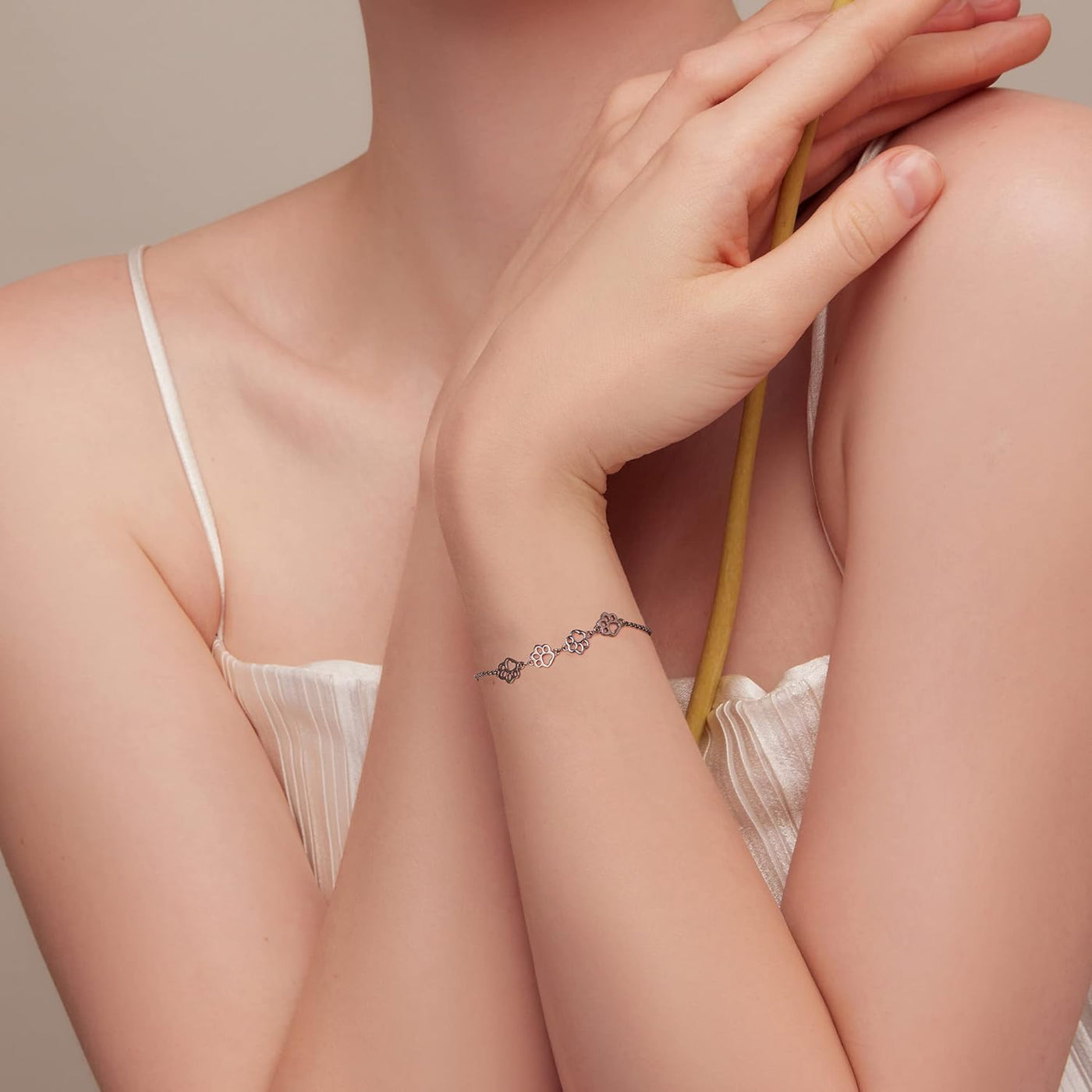 Сребрна наруквица са отиском шапе – подесива величина