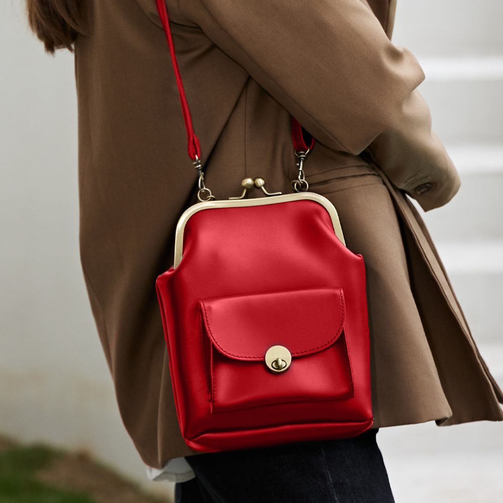 Винтиџ Kiss-Lock торба – неопходан модни детаљ у ретро стилу