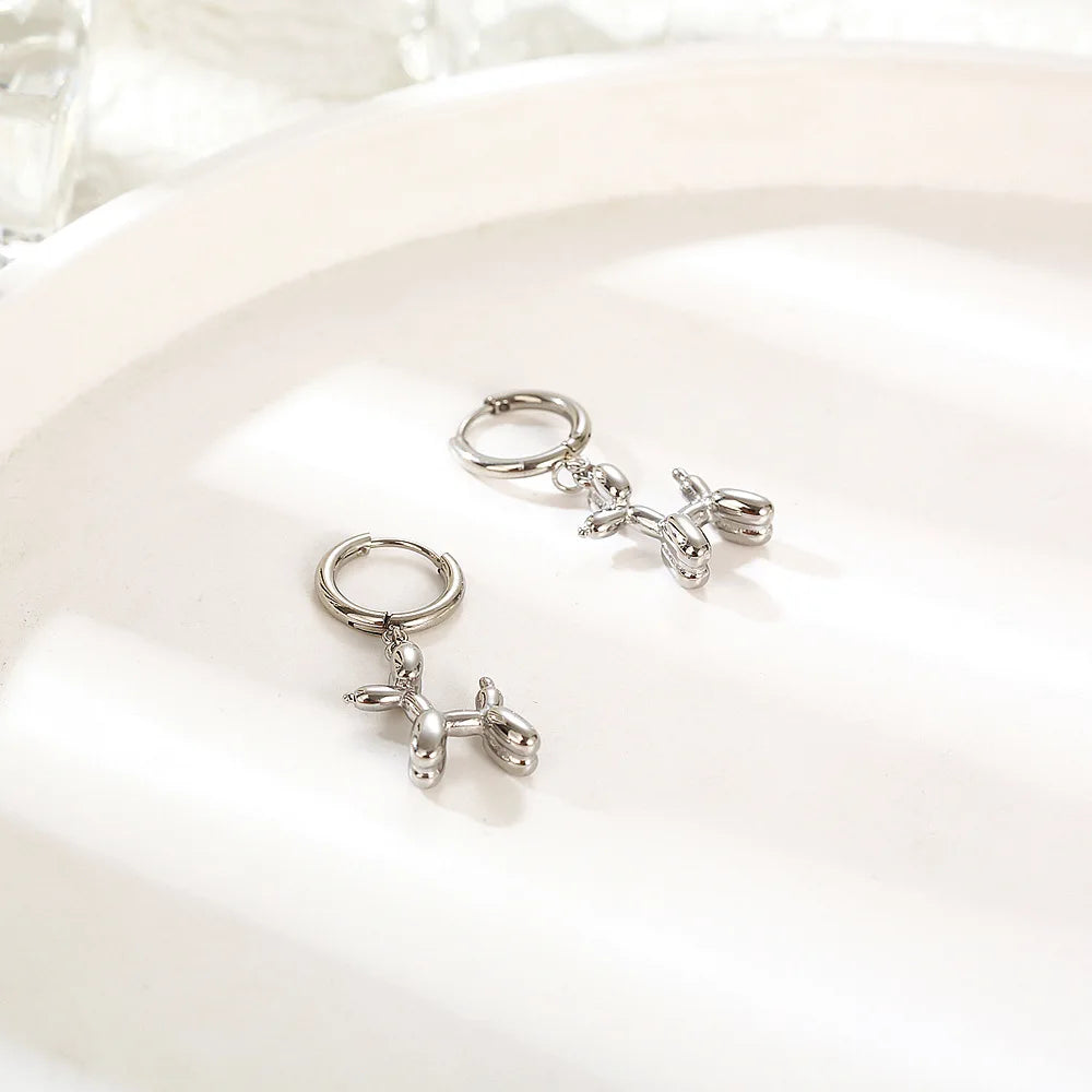 Златне минђуше са мини привеском за пса у облику балона