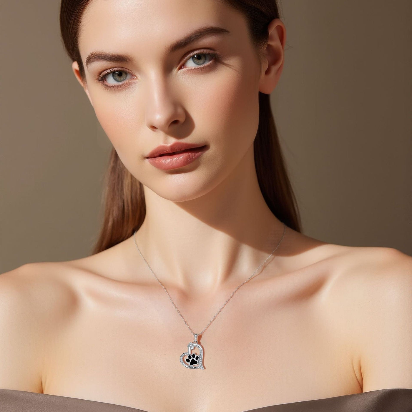 Огрлица са отиском псеће шапе у облику срца са цирконијем